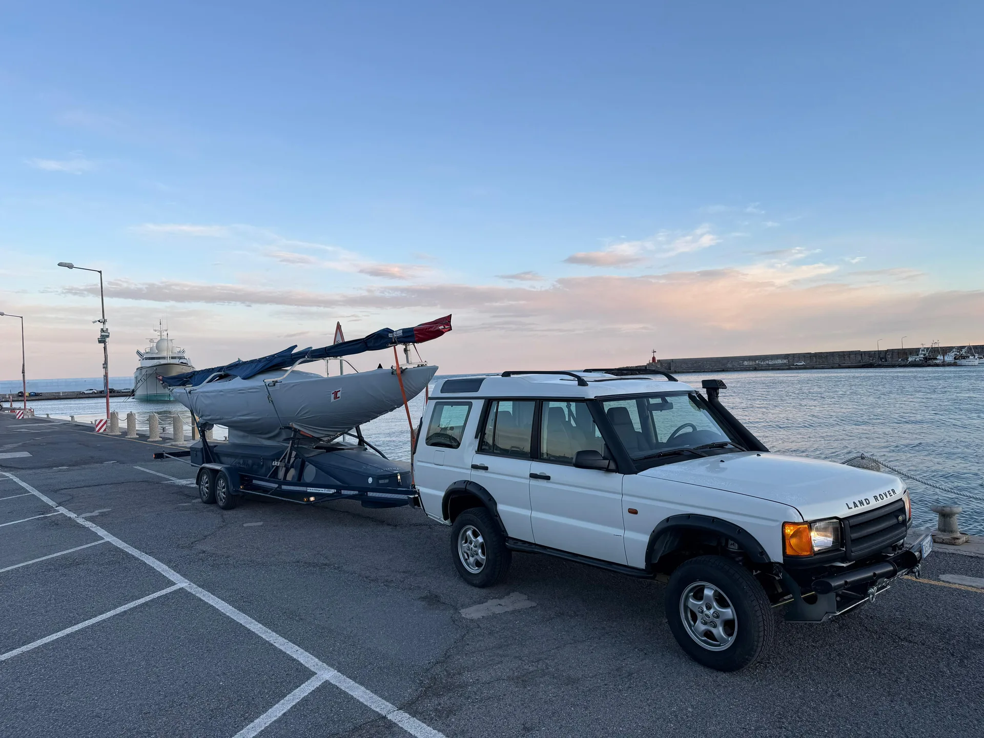 Trasporto barca a vela Dragone verso il Lago Balaton in Ungheria