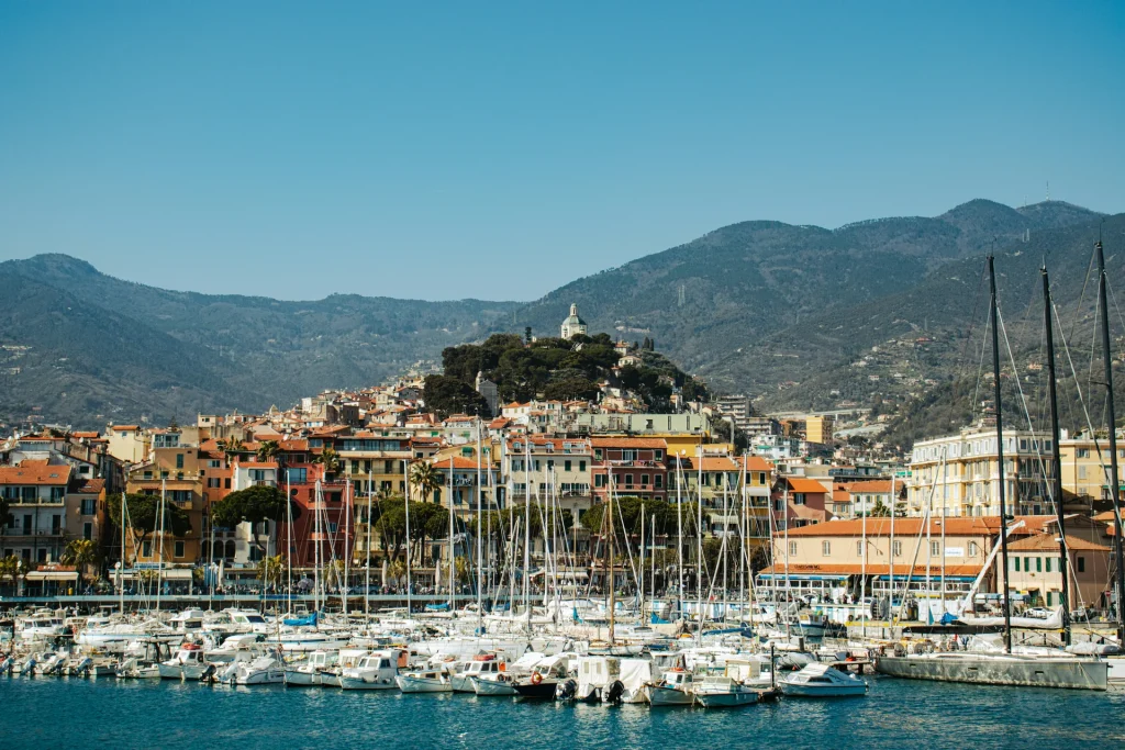 Giardini Villa Ormond Sanremo con fontane e tempietto Liberty - Servizi di trasporto Rubino Express Sanremo